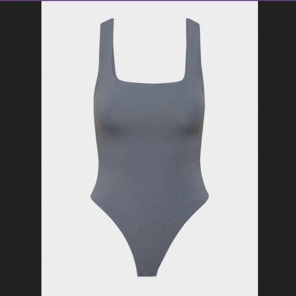 🥬NWOT Aritzia Babaton Contour Second-skin Squareneck Sleeveless Bodysuit Grey - Picture 1 of 16